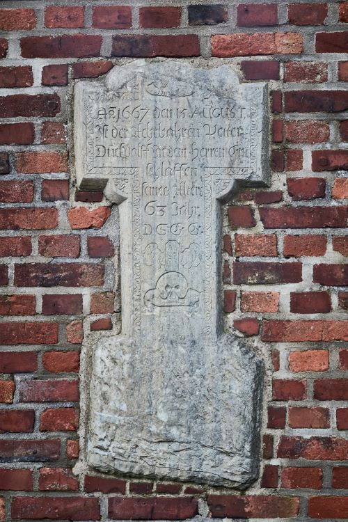 Grabstein für den am 15. August 1667 verstorbenen Petter Duckdalff, St. Suitbertus Kaiserswerth (2020, Minolta MD Tele Rokkor 100mm 1:2.5)