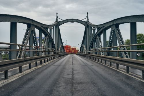 Blick auf die historische Drehbrücke im Rheinhafen Krefeld-Uerdingen (2020, Minolta MD W.Rokkor 35mm 1:2.8)