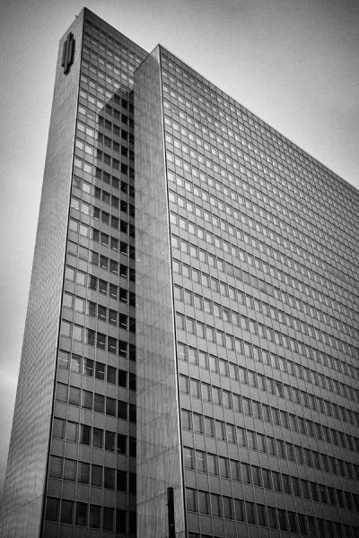 The so-called "Dreischeibenhaus" (Three Plates Building) in Düsseldorf was built in 1965 and consists of three narrow plates offset against each other, of which the middle one is the tallest at 94 meters and 24 floors. Architects were Helmut Hentrich & Partner